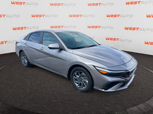 Used 2024 Hyundai Elantra Blue image 7