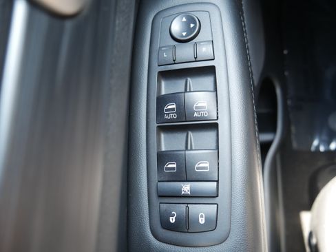 Used 2019 Jeep Grand Cherokee Laredo AWD/4WD image 24