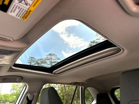 Used 2021 Toyota RAV4 XLE w/ Convenience Package image 18