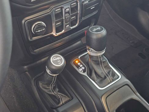 Used 2023 Jeep Wrangler Unlimited Sahara AWD/4WD image 31