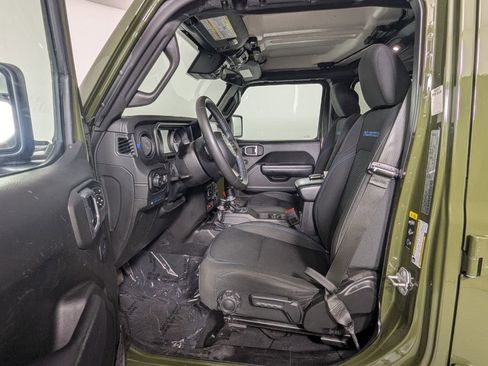 Used 2024 Jeep Wrangler Unlimited Rubicon 4xe AWD/4WD image 13