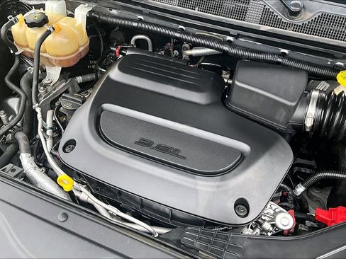 Used 2020 Chrysler Pacifica Touring-L FWD image 33