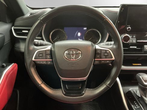 Used 2023 Toyota Highlander XSE image 12