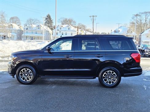 Used 2024 Ford Expedition XLT image 2