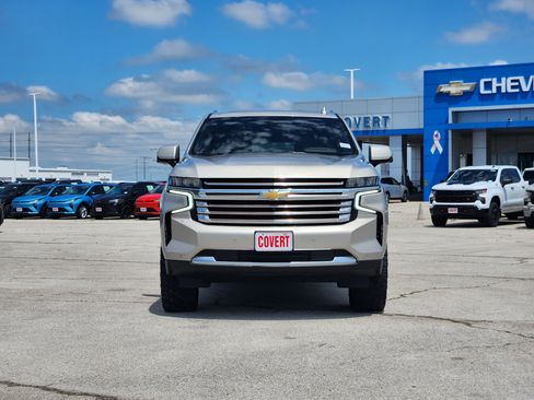 Used 2024 Chevrolet Suburban High Country AWD/4WD image 2