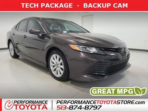 Used 2018 Toyota Camry LE FWD image 1