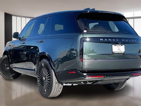 New 2025 Land Rover Range Rover SE image 3