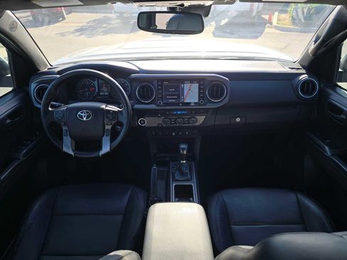 Used 2022 Toyota Tacoma TRD Sport w/ TRD Premium Sport Package RWD image 19