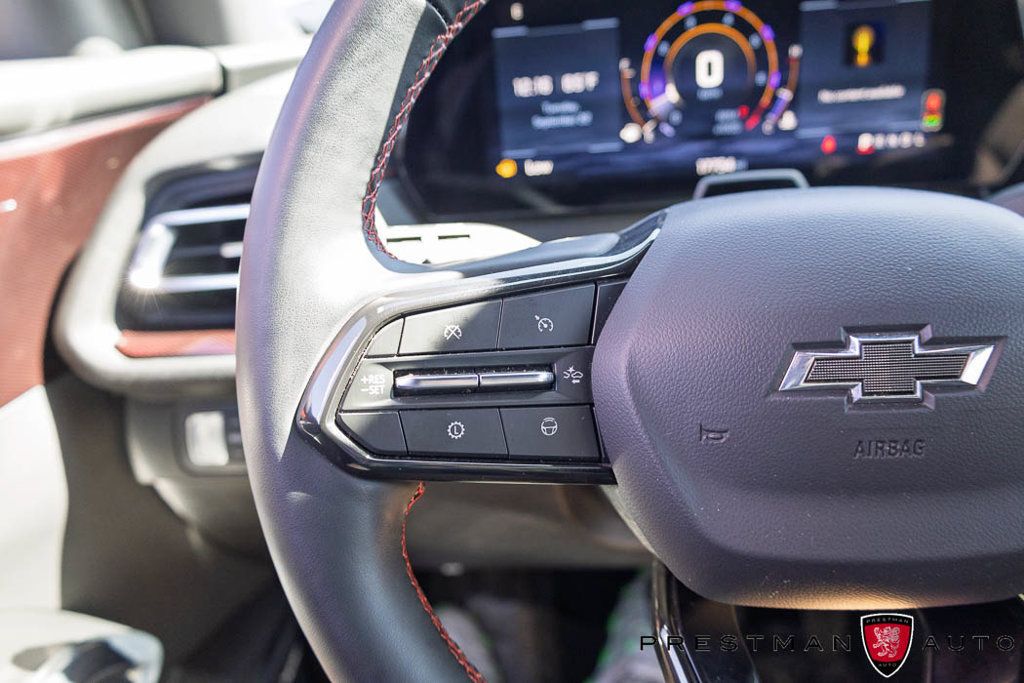 Used 2025 Chevrolet Traverse RS FWD image 29