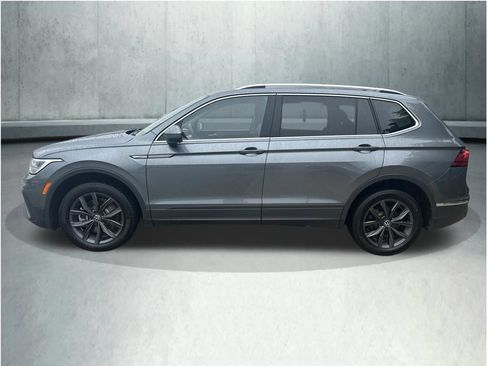 Used 2022 Volkswagen Tiguan SE AWD/4WD image 2