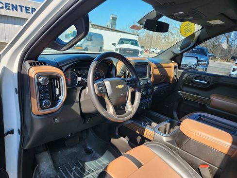 Used 2019 Chevrolet Silverado 1500 High Country image 2