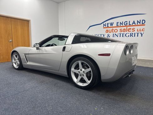 Used 2006 Chevrolet Corvette Coupe w/ Preferred Equipment Group RWD image 6