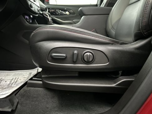 Used 2023 Chevrolet Traverse RS image 12