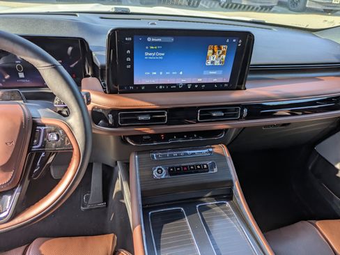 Used 2025 Lincoln Aviator Reserve w/ Equipment Group 201A AWD/4WD image 22