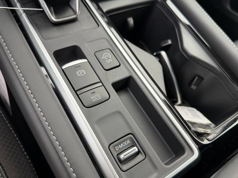 New 2026 Nissan Pathfinder SL FWD image 16