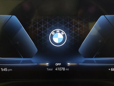 Used 2023 BMW 330i Sedan w/ Driving Assistance Package image 17