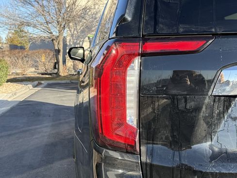 Used 2022 GMC Yukon XL SLT image 36