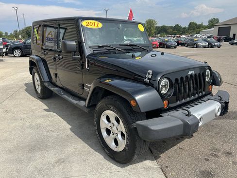 Used 2011 Jeep Wrangler Unlimited Sahara AWD/4WD image 3