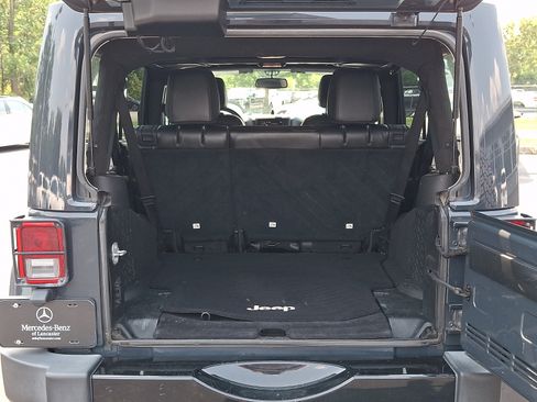 Used 2017 Jeep Wrangler Unlimited Sahara AWD/4WD image 27
