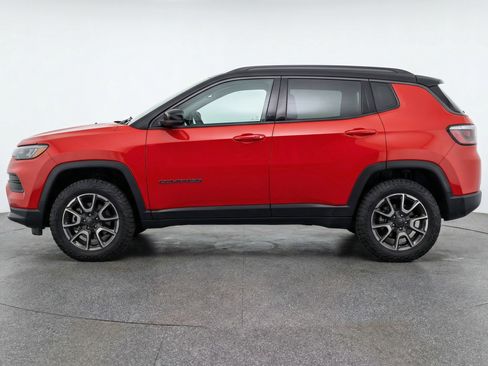 Used 2025 Jeep Compass Trailhawk w/ Trailer Tow Group AWD/4WD image 5
