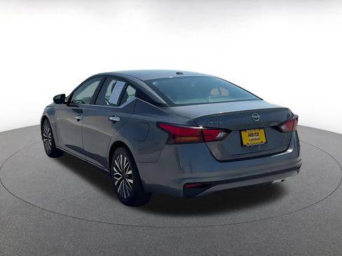 Used 2025 Nissan Altima 2.5 SV FWD image 11
