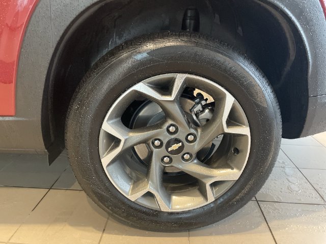 Used 2025 Chevrolet Trax LT w/ LT Convenience Package FWD image 28
