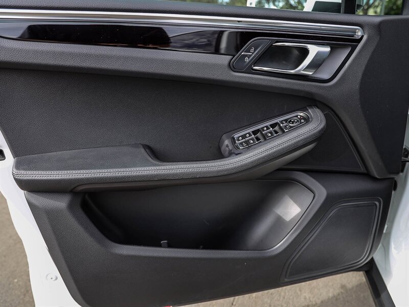 Used 2020 Porsche Macan AWD/4WD image 26