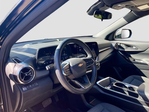 Used 2025 Chevrolet Equinox LT image 9