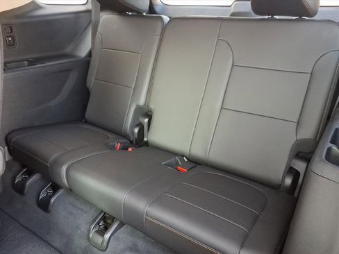 Used 2021 Chevrolet Traverse LT w/ LT Premium Package FWD image 10