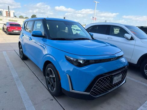 Used 2023 Kia Soul EX FWD image 3