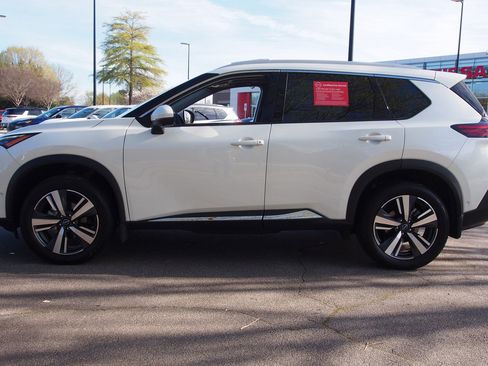 Used 2023 Nissan Rogue SL w/ SL Premium Package image 4