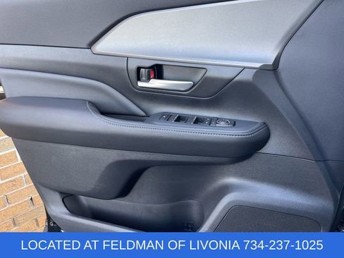 Used 2025 Toyota Grand Highlander AWD image 21