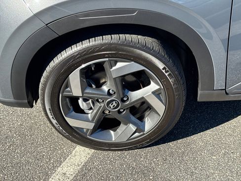 Certified 2024 Hyundai Venue SEL image 11