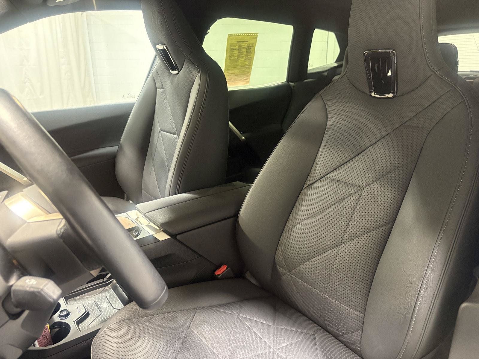 Used 2023 BMW iX xDrive50 w/ Premium Package AWD/4WD image 3