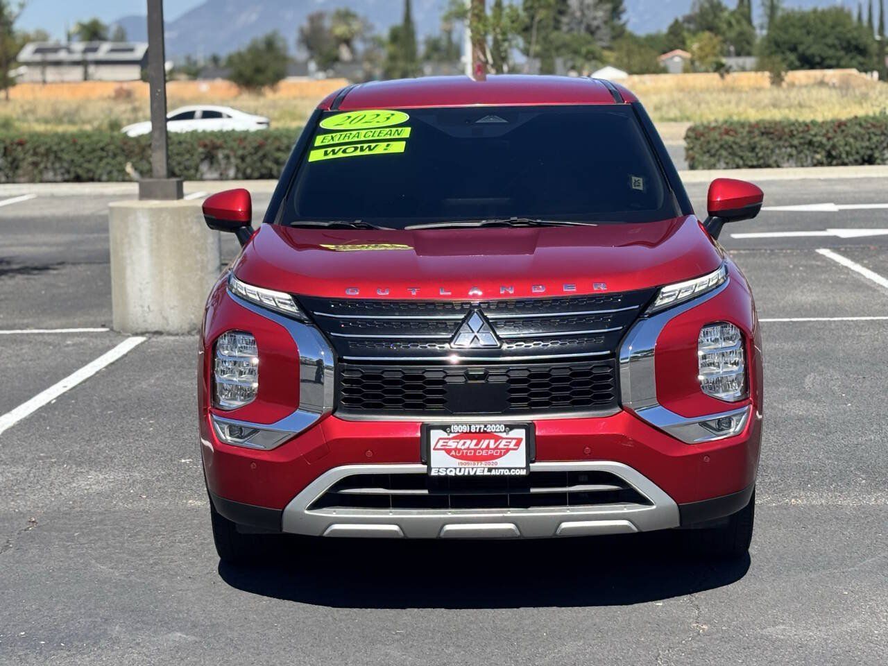 Used 2023 Mitsubishi Outlander SE FWD image 2