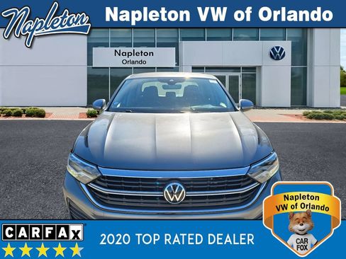 Used 2024 Volkswagen Jetta SE image 2