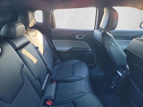 Used 2025 Jeep Compass Latitude image 16