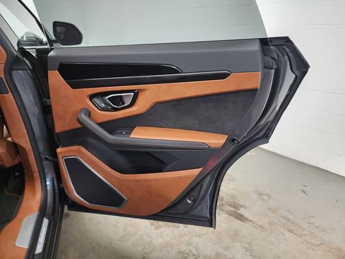 Used 2022 Lamborghini Urus image 33