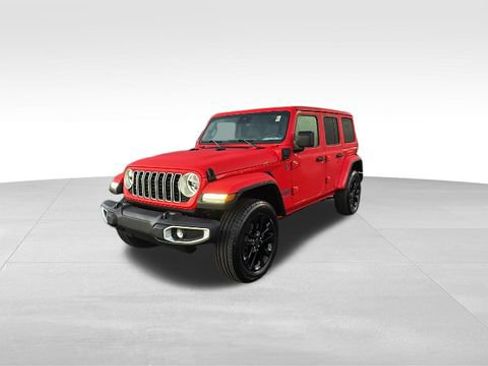 Used 2025 Jeep Wrangler Unlimited Sahara w/ Safety Group image 3