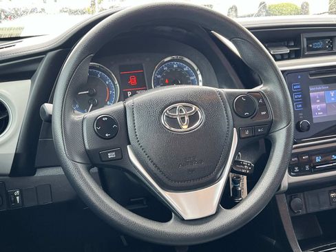 Used 2017 Toyota Corolla LE image 8