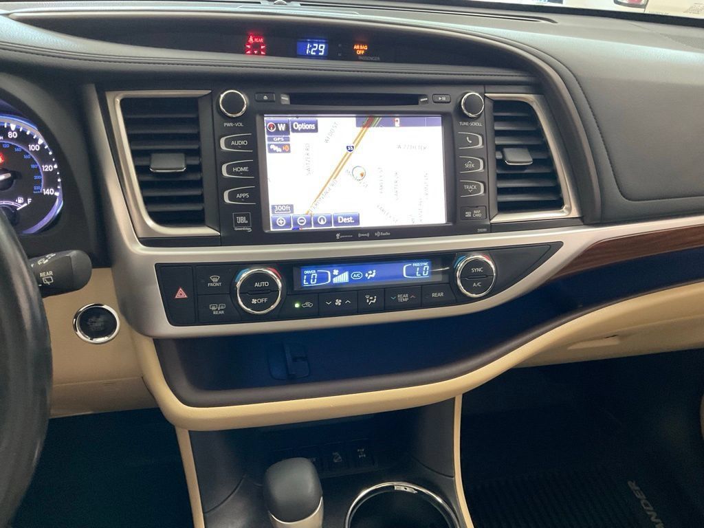 Used 2019 Toyota Highlander Limited AWD/4WD image 16