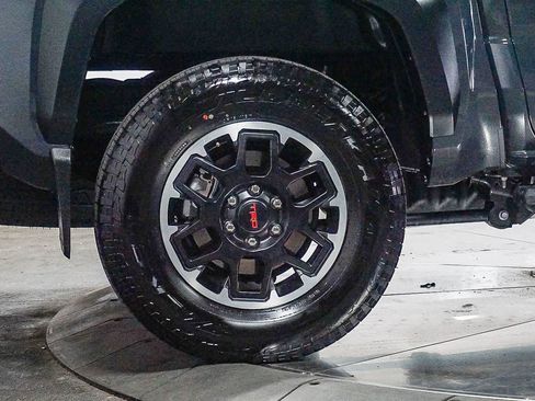 Certified 2025 Toyota Tacoma TRD Off-Road AWD/4WD image 8