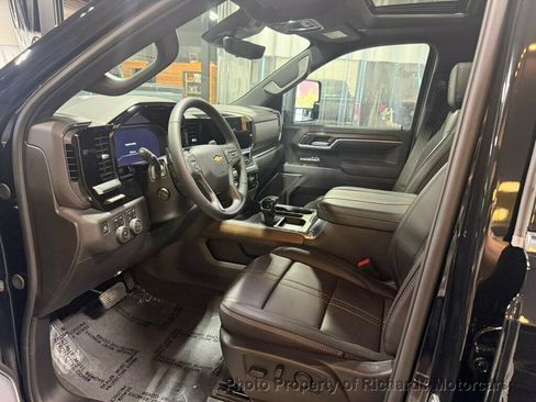 Used 2025 Chevrolet Silverado 1500 High Country w/ High Country Premium Package AWD/4WD image 12