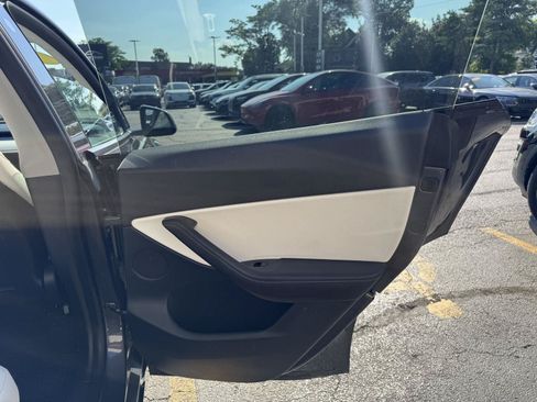 Used 2021 Tesla Model Y Long Range AWD/4WD image 35