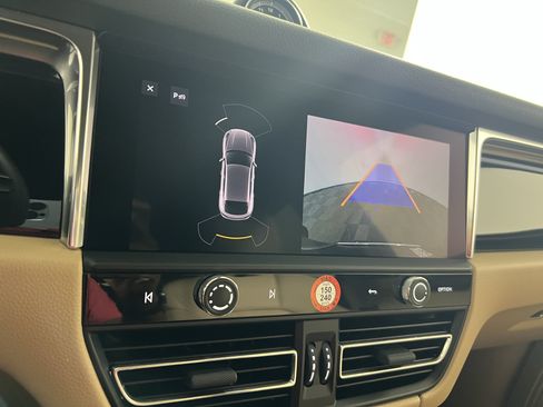 Certified 2026 Porsche Macan AWD/4WD image 24