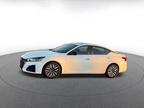 Used 2025 Nissan Altima 2.5 SV image 8