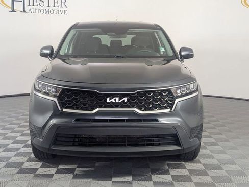 Used 2022 Kia Sorento LX image 3