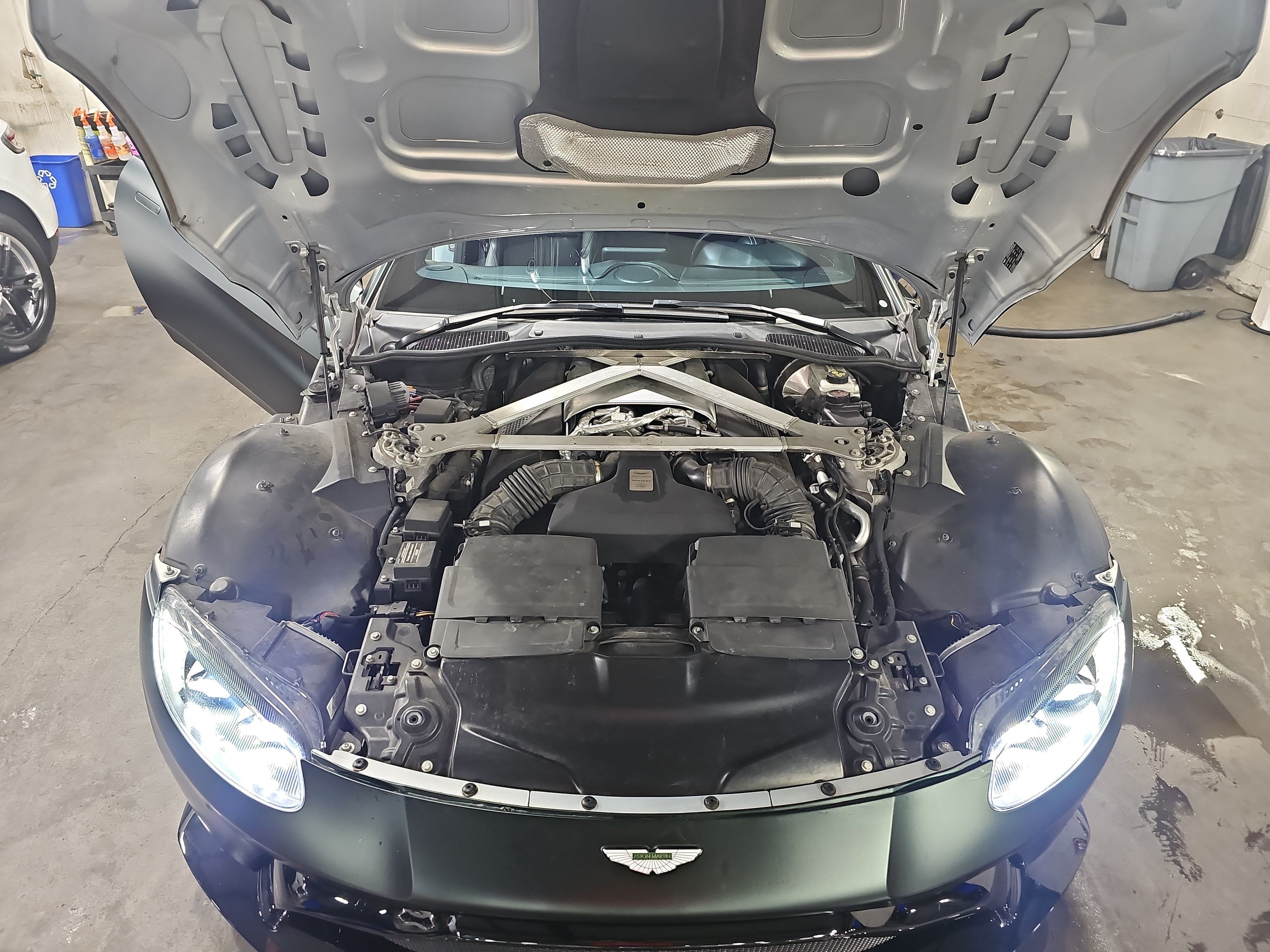 Used 2019 Aston Martin V8 Vantage Coupe RWD image 26