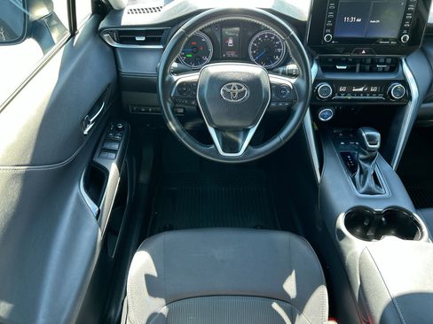Used 2021 Toyota Venza LE image 17