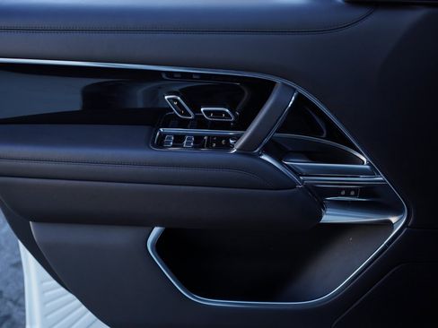 Used 2022 Land Rover Range Rover SE image 36